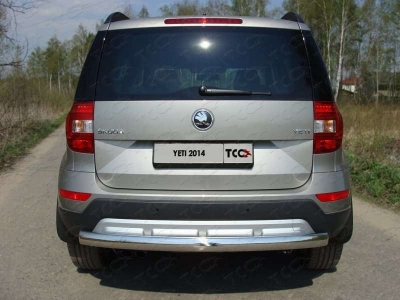 Защита заднего бампера овальная длинная 75х42 мм ТСС для Skoda Yeti 2014-2018