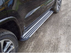Пороги алюминиевые ''Slim Line Silver'' 1820 мм для Jeep Grand Cherokee IV Рестайлинг 2013 – 2022 GRCHER17-24S